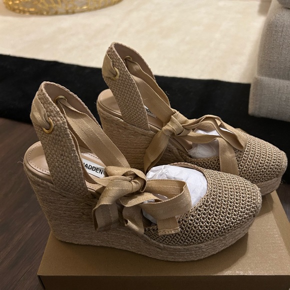 Steve Madden Locket Wedge Heels 8.5 - Picture 4 of 16